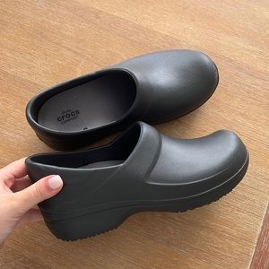 Croc dual comfort nursing clog